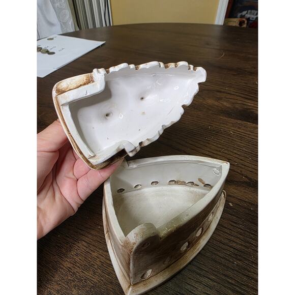 Vintage Delft Italian Ceramic Hinged Trinket Box in Hot Iron Shape Bassano Stamp - Picture 16 of 16